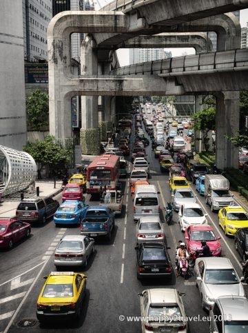 Bangkok, to sú aj kilometrové zápchy v sieti viacposchodových diaľnic