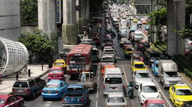 Bangkok, to sú aj kilometrové zápchy v sieti viacposchodových diaľnic
