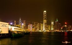 Nočné hongkongské mrakodrapy