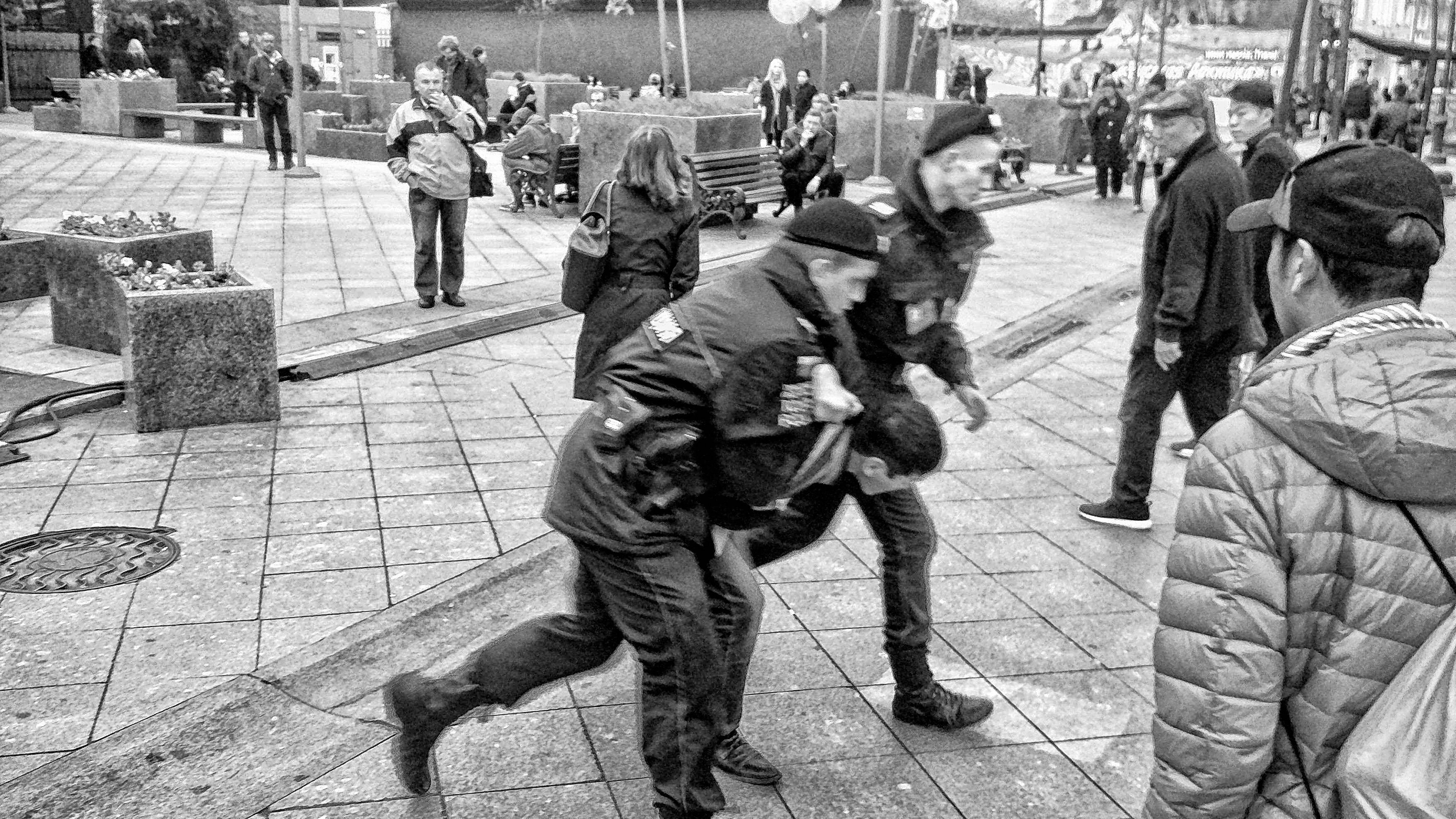 Brutálny zásah moskovskej polície proti obyvateľom z Kaukazu