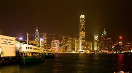 Nočné hongkongské mrakodrapy