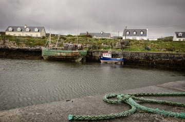 Dedinský prístav Killeany vo východnej časti ostrova Inis Mór