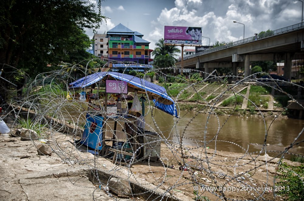 Hranice z Barmou sú neveselé