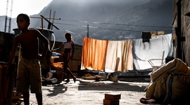 Deti slumov: na uliciach favely je relatívne bezpečne. Drogoví baróni tu vládnu železnou rukou a nemajú radi neporiadok